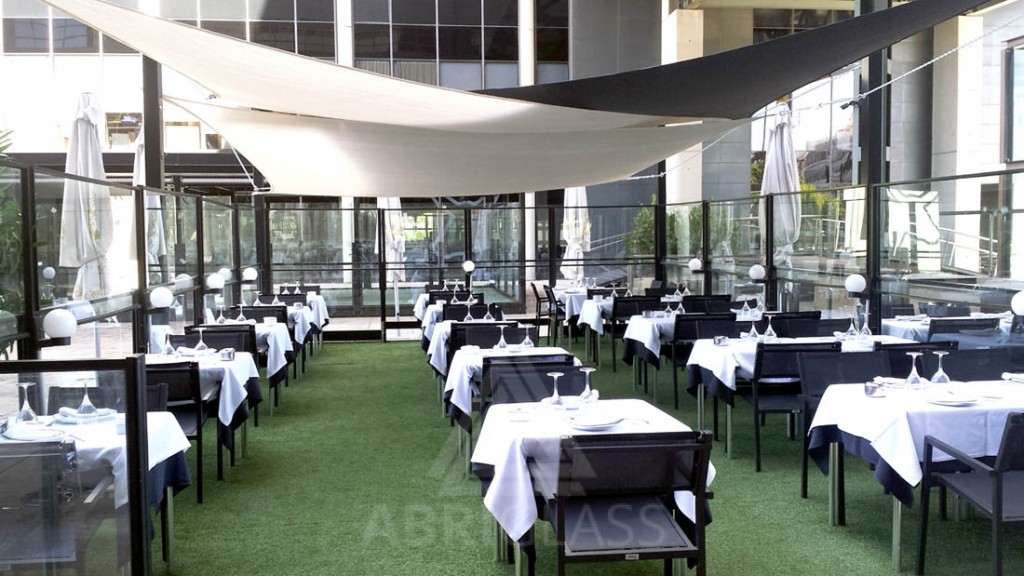 Bar pizzeria avec voile d