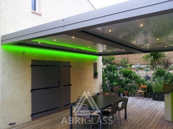 Bandeau RGB sous PERGOLA Bioclimatique à lames orientables (Allauch)