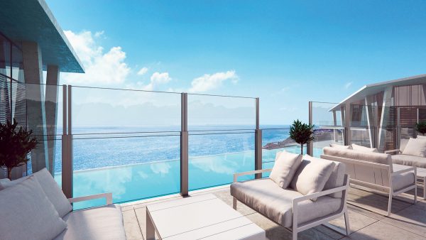 Paravent automatique sur mesure OpenAir sur terrasse avec vue mer