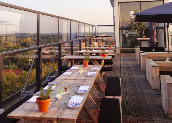 Protection de terrasse CHR par paravent électrique motorisé