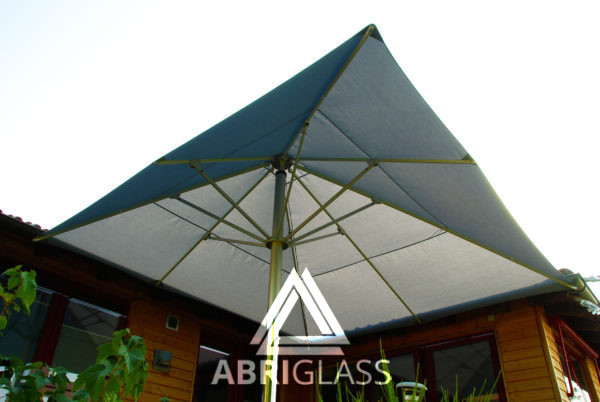 Parasol Exzentro à Aix en Provence