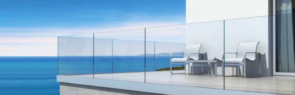 Protection de balcon en étage par garde corps en verre trempé feuilleté