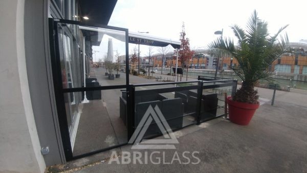Porte pour paravent de terrasse restaurant
