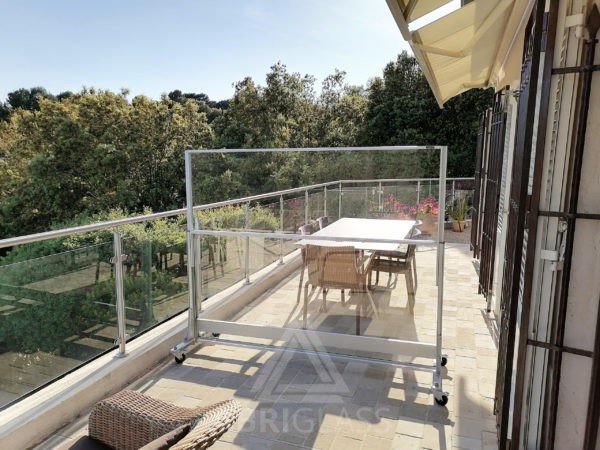 Paravent sur platines roulettes en terrasse